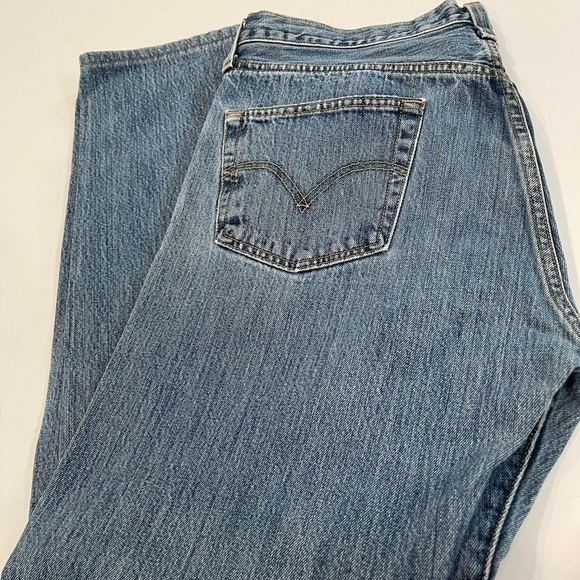 Levi’s Original 501 straight leg Button fly, light wash, 36 X 34 - Picture 10 of 11